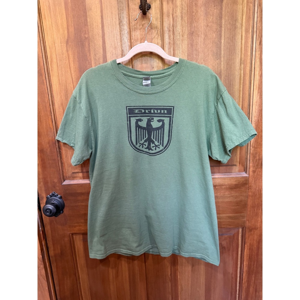 Gildan Drivn Volkswagen VW Graphic T-Shirt Mens Large Olive Green Eagle German